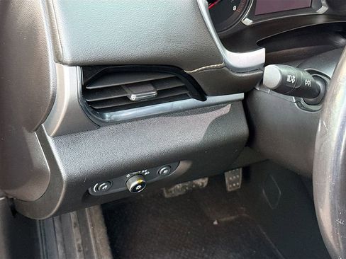 Used 2018 Chevrolet Traverse LT FWD image 11