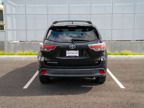 Used 2014 Toyota Highlander Plus FWD image 7