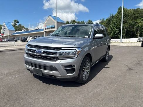 Used 2022 Ford Expedition Limited AWD/4WD image 3
