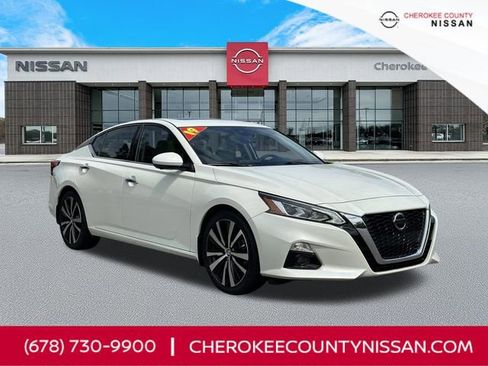 Used 2019 Nissan Altima 2.5 Platinum FWD image 1