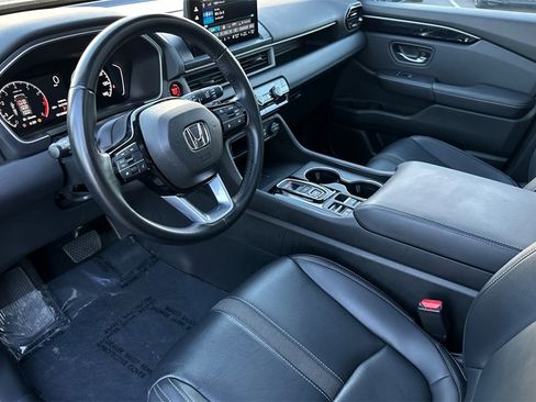 Used 2025 Honda Pilot Touring image 10