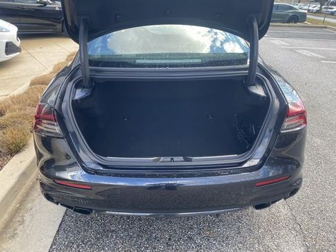 Used 2022 Maserati Quattroporte Trofeo image 9