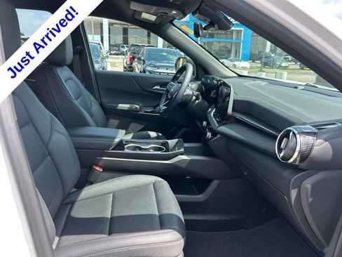 Used 2025 Chevrolet Equinox LT w/ Convenience Package II FWD image 32