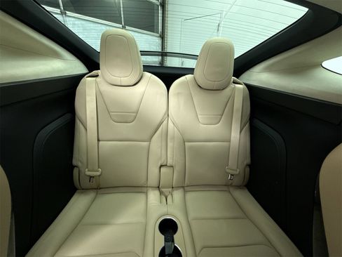 Used 2016 Tesla Model X 90D image 33