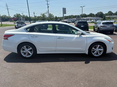Used 2015 Nissan Altima 2.5 SV FWD image 7