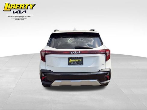 Used 2024 Kia Seltos S AWD/4WD image 6