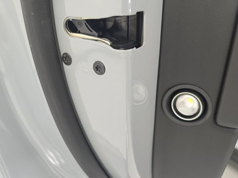 Used 2023 Rivian R1S Adventure AWD/4WD image 32