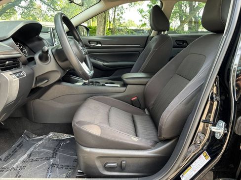 Used 2025 Nissan Altima 2.5 SV FWD image 22