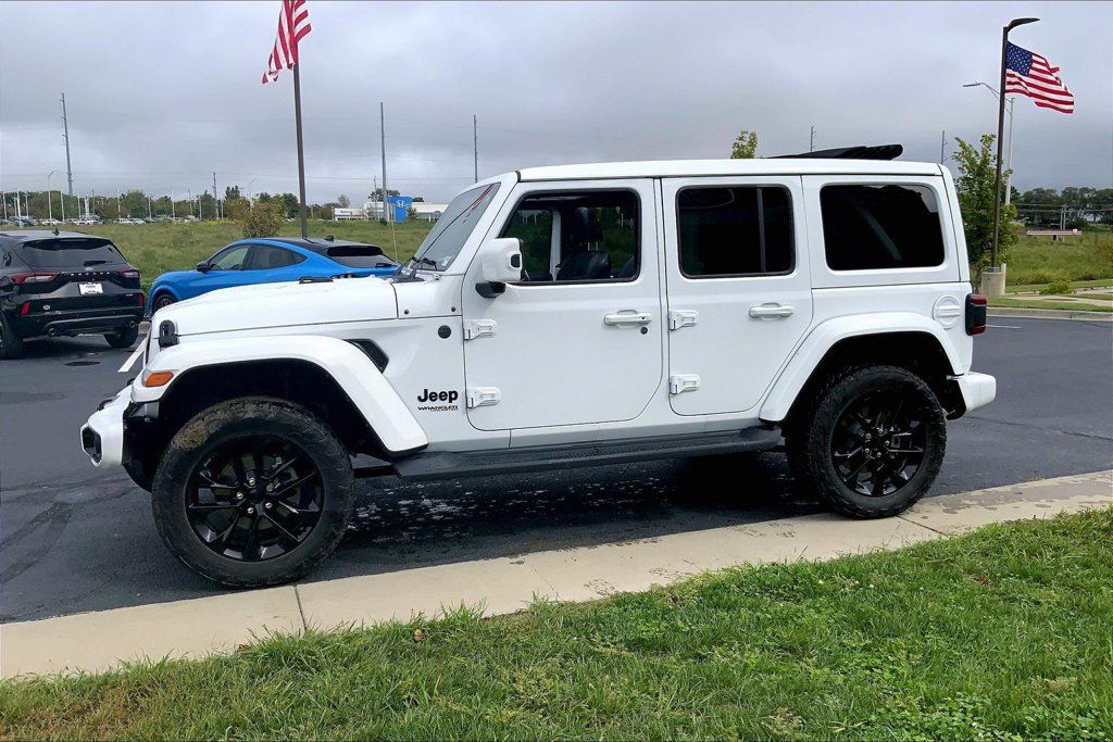 Used 2021 Jeep Wrangler Unlimited Sahara AWD/4WD image 12