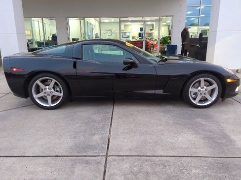 Used 2005 Chevrolet Corvette Coupe w/ Preferred Equipment Group image 8