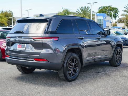 Used 2025 Jeep Grand Cherokee Altitude AWD/4WD image 4