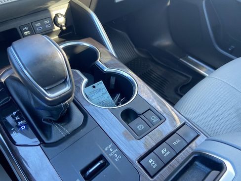 Used 2022 Toyota Highlander Platinum image 17