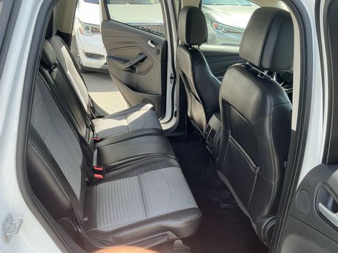 Used 2017 Ford Escape SE w/ Equipment Group 201A AWD/4WD image 32