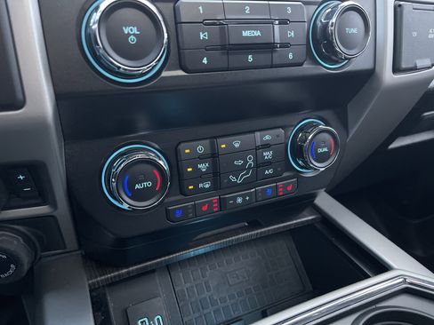 Used 2020 Ford F350 Lariat w/ Tremor Off-Road Package image 21