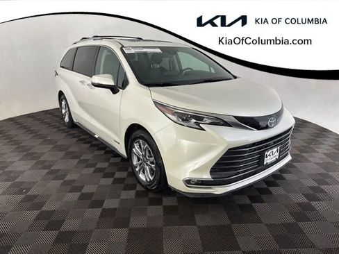Used 2021 Toyota Sienna Platinum AWD/4WD image 1