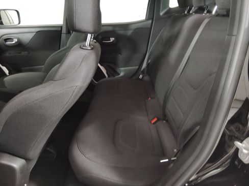 Used 2018 Jeep Renegade Latitude image 12