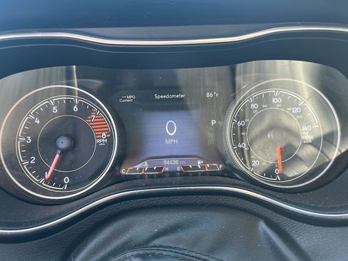 Used 2019 Jeep Cherokee Limited w/ Luxury Group image 20