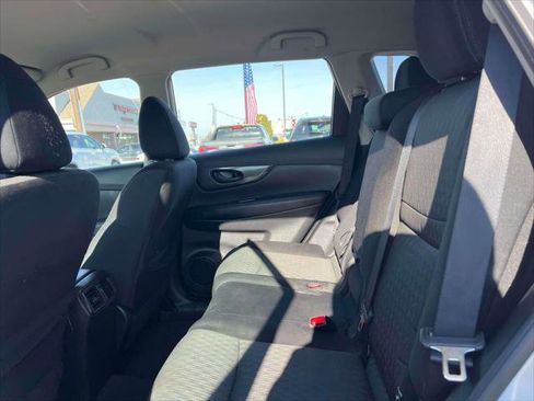 Used 2020 Nissan Rogue S image 11