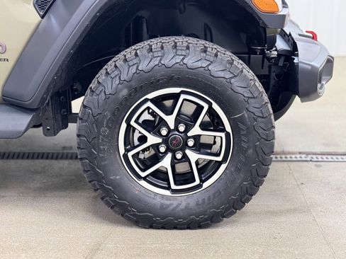 Used 2025 Jeep Wrangler Unlimited Rubicon image 4