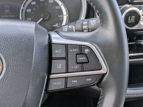 Used 2023 Toyota Highlander XLE FWD image 25