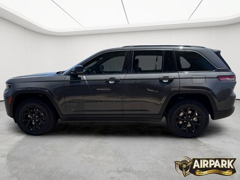 New 2026 Jeep Grand Cherokee Altitude RWD image 7