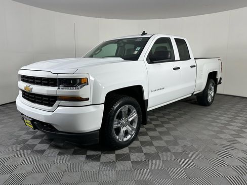 Used 2018 Chevrolet Silverado 1500 Custom w/ Custom Value Package image 14