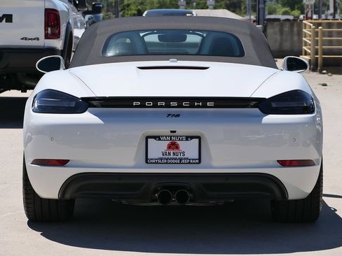 Used 2024 Porsche 718 Boxster RWD image 3