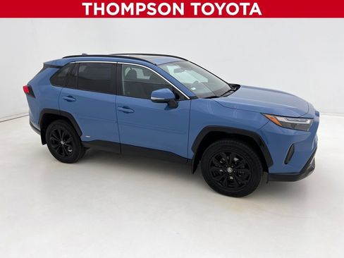 Used 2022 Toyota RAV4 SE w/ Convenience Package image 1