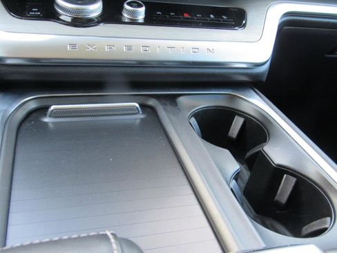 Used 2025 Ford Expedition Platinum AWD/4WD image 27