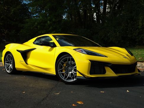 Used 2025 Chevrolet Corvette Z06 w/ Chrome Exterior Badge Package image 6