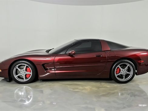 Used 2003 Chevrolet Corvette Coupe w/ Preferred Equipment Group RWD image 6