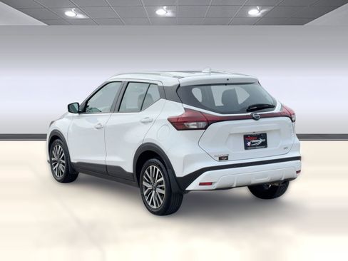 Used 2024 Nissan Kicks SV image 3