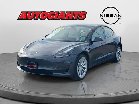 Used 2022 Tesla Model 3 Standard Range image 6