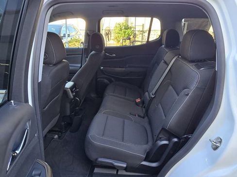 Certified 2023 GMC Acadia SLE image 14