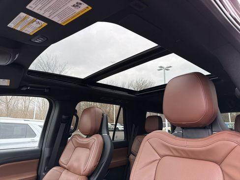 Used 2024 Lincoln Navigator Reserve image 14
