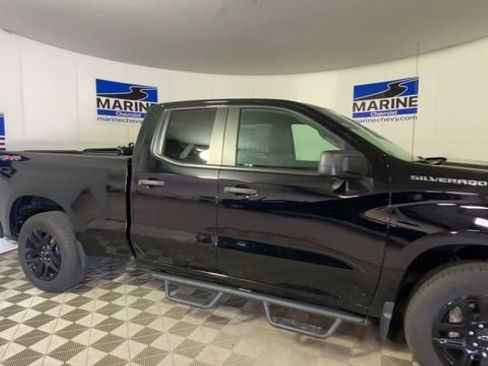 Used 2024 Chevrolet Silverado 1500 Custom image 3