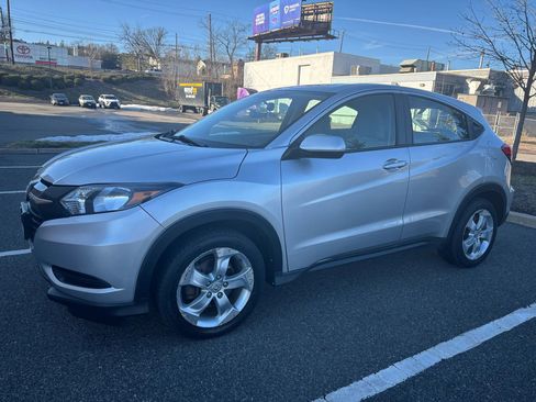 Used 2016 Honda HR-V LX image 2