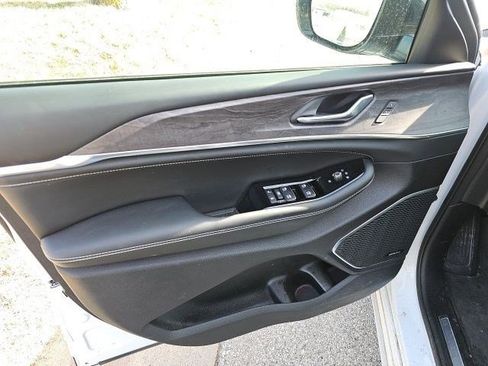 Used 2025 Jeep Grand Cherokee L Overland image 18