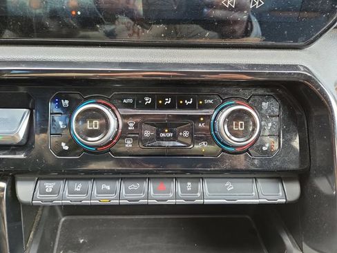 Used 2025 GMC Sierra 3500 AT4 w/ AT4 Premium Plus Package AWD/4WD image 28