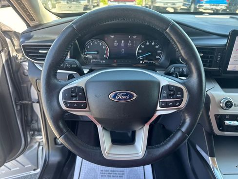 Used 2021 Ford Explorer XLT w/ Equipment Group 202A AWD/4WD image 35