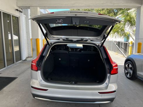 Used 2025 Volvo V60 B5 Cross Country Plus image 31