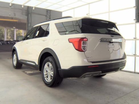 Used 2023 Ford Explorer XLT w/ Equipment Group 202A AWD/4WD image 7