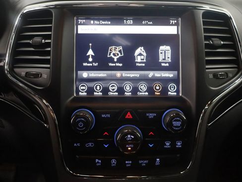 Used 2018 Jeep Grand Cherokee Overland AWD/4WD image 24