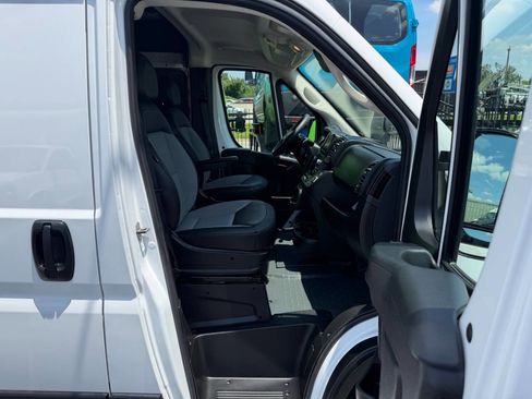 Used 2025 RAM ProMaster 2500 w/ Convenience Group FWD image 15