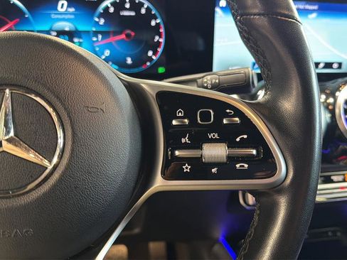 Used 2022 Mercedes-Benz GLB 250 4MATIC image 27