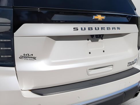 Used 2025 Chevrolet Suburban High Country image 7