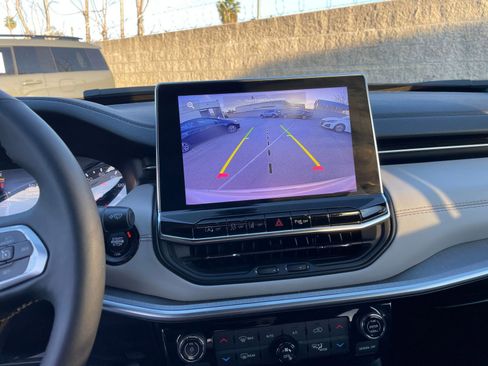 Used 2025 Jeep Compass Limited image 25