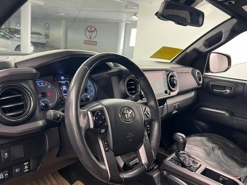 Used 2022 Toyota Tacoma TRD Off-Road w/ Technology Package image 7