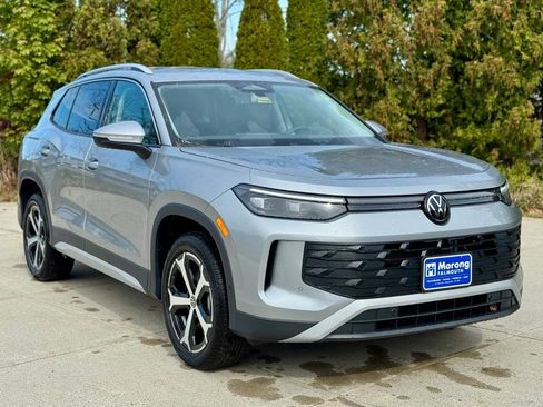 New 2025 Volkswagen Tiguan SE image 1