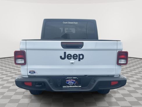 Used 2023 Jeep Gladiator Sport image 13